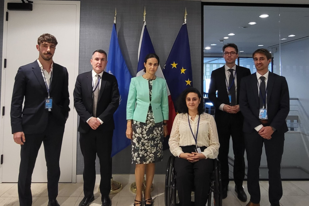 Die HI-Delegation mit Vertreter*innen Frankreichs.