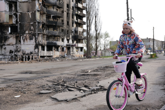 UKRAINE_2022_conflict_Girl_on_bike